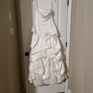 Elegant White Strapless Gown